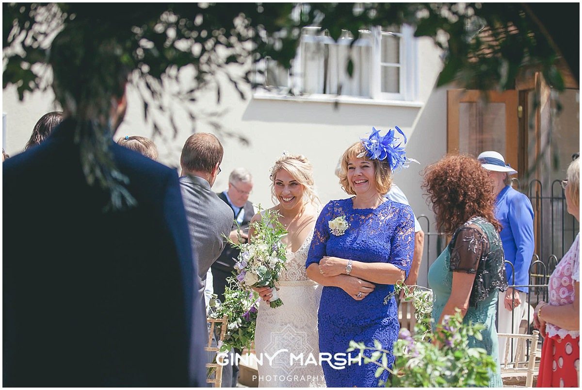 Boho Summer wedding photography | Groomes wedding venue Surrey