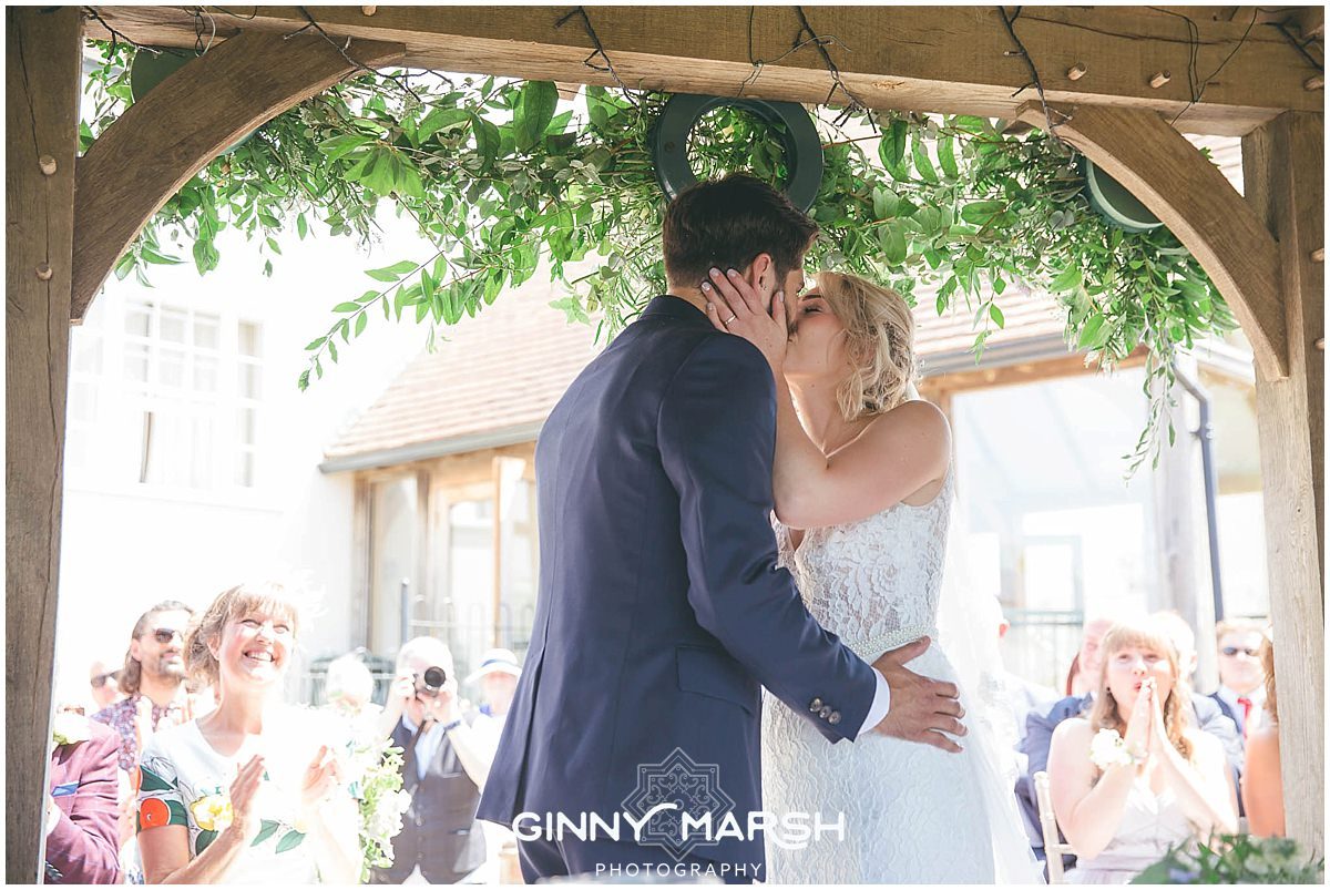 Boho Summer wedding photography | Groomes wedding venue Surrey