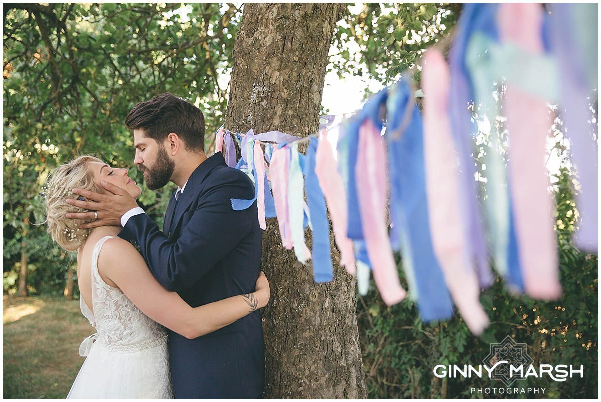 Boho Summer wedding photography | Groomes wedding venue Surrey